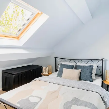 Charming Ostend Home: Near Beach City Center Ostende