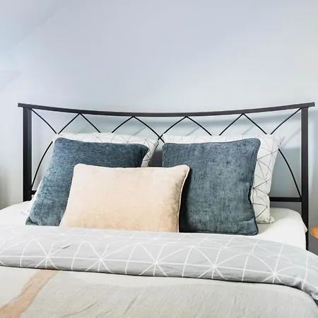 Charming Ostend Home: Near Beach City Center Οστένδη