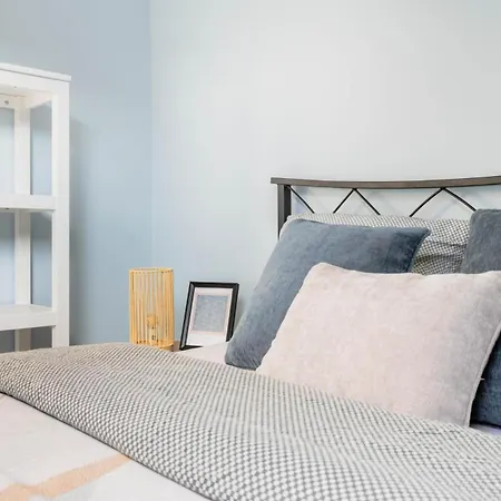 Charming Ostend Home: Near Beach City Center Οστένδη