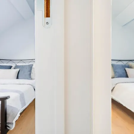 Charming Near And Center Appartement
