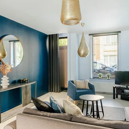 Charming Near And Center Appartement